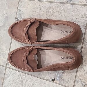 Vionic Tan Flats Moccasin-Style Loafers NWOB